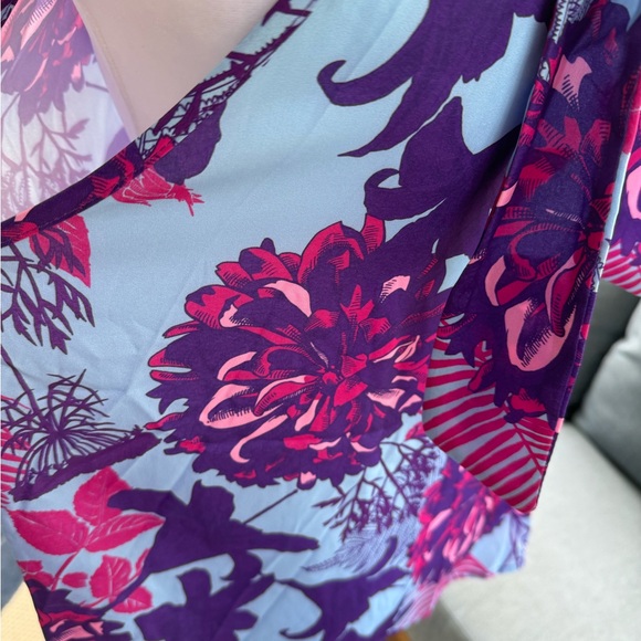 Beautiful top from SHEIN with bow at back of neck - Picture 4 of 6